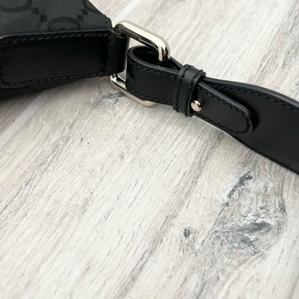 Gucci Elegant Black Crossbody Bag - Picture 6 of 14